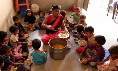 சத்துணவு, அங்கன்வாடி பணியாளர்களுக்கு ஓய்வூதியம் உயர்வு... தமிழ்நாடு அரசு அறிவிப்பு!