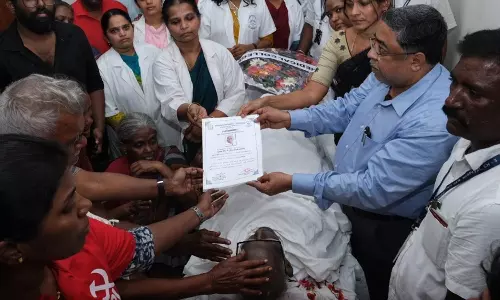 சென்னை மருத்துவக் கல்லூரிக்கு வழங்கப்பட்டது தோழர் நல்லக்கண்ணு உடல்! சென்னை மருத்துவக் கல்லூரிக்கு வழங்கப்பட்டது தோழர் நல்லக்கண்ணு உடல்!