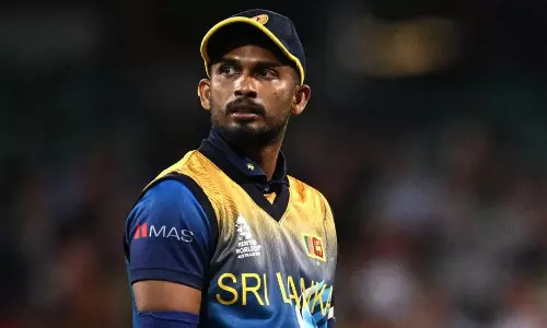 ரசிகர்களிடம் மன்னிப்பு கேட்ட இலங்கை அணி கேப்டன் ரசிகர்களிடம் மன்னிப்பு கேட்ட இலங்கை அணி கேப்டன்