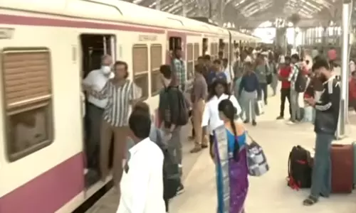 ரெயில் பயணிகள் கவனத்திற்கு... தாம்பரம் - கடற்கரை இடையே கூடுதலாக 20 விரைவு ரெயில்கள் இயக்கம்