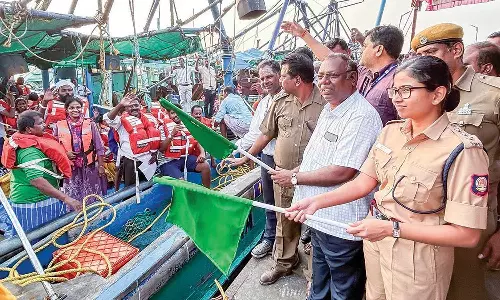 அந்தோணியார் திருவிழா - ராமேசுவரத்தில் இருந்து கச்சத்தீவுக்கு புறப்பட்டு சென்ற 4 ஆயிரம் பக்தர்கள்