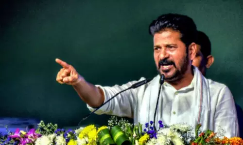 பெற்றோரை கவனித்துக் கொள்ளாத அரசு  ஊழியர்கள் சம்பளத்தில் 15% பிடித்தம் செய்ய தெலுங்கானா அரசு முடிவு