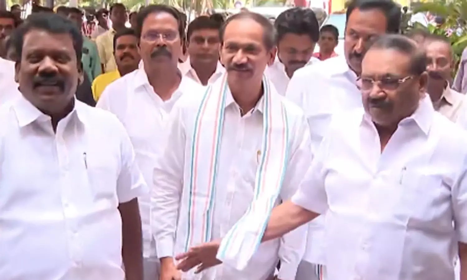 தி.மு.க. - காங்கிரஸ் தொகுதி பங்கீடு பேச்சுவார்த்தையில் நீடிக்கும் இழுபறி தி.மு.க. - காங்கிரஸ் தொகுதி பங்கீடு பேச்சுவார்த்தையில் நீடிக்கும் இழுபறி