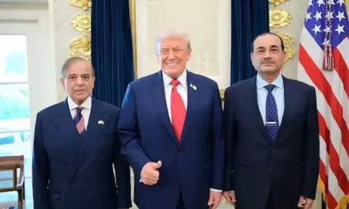 பாகிஸ்தான் மிகச் சிறப்பாக செயல்பட்டு வருகிறது - ஆப்கான் மோதலுக்கு மத்தியில் டிரம்ப் புகழாரம்