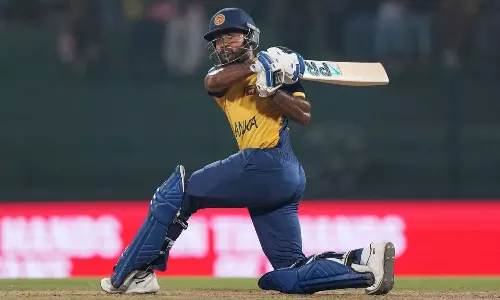 டி20 உலகக் கோப்பை: பாகிஸ்தானின் அரையிறுதி வாய்ப்பை தகர்த்தது இலங்கை