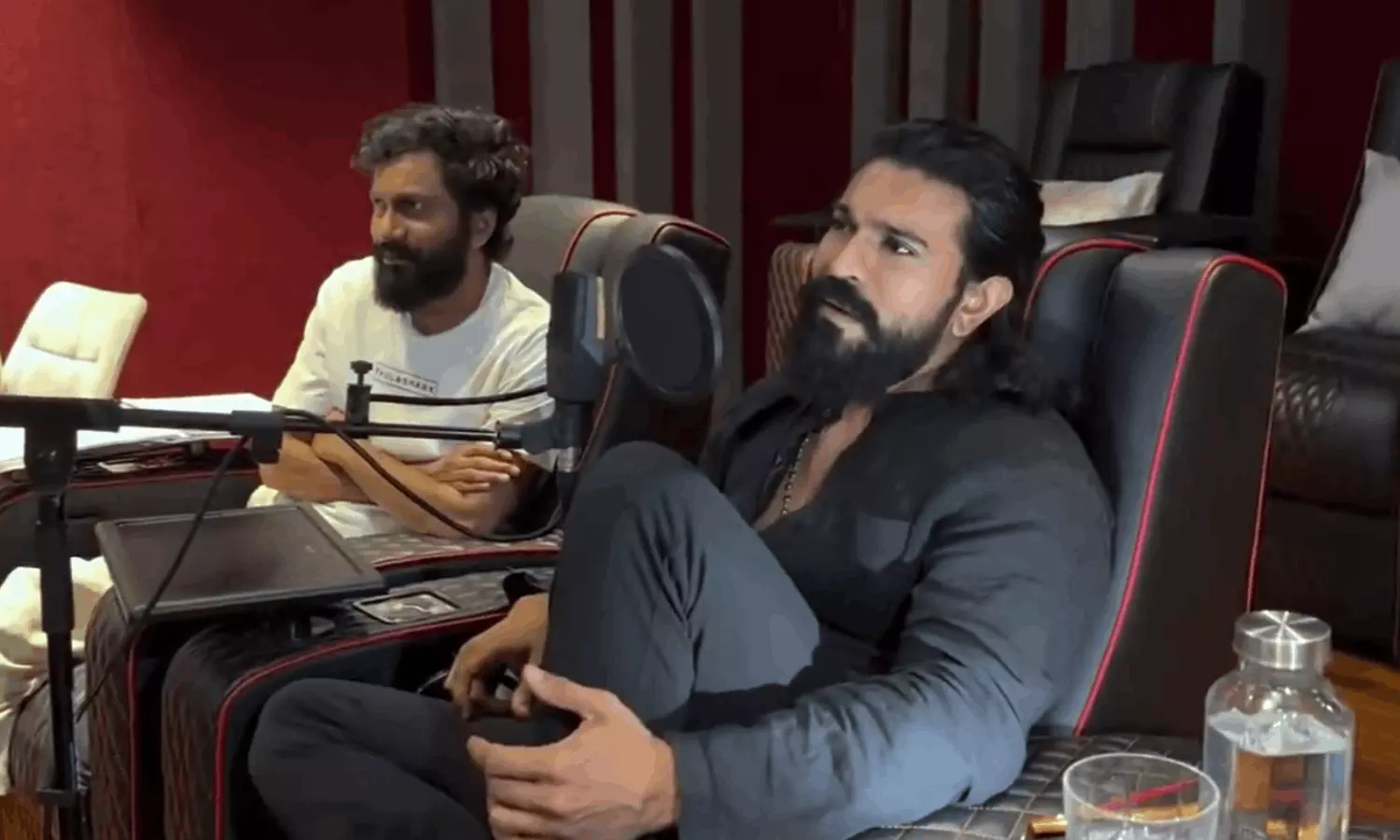 மைக்கை-கையில்-எடுத்த-ராம்-சரண்...-பெத்தி-படத்தின்-புதிய-அப்டேட்-..!