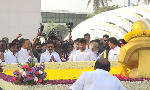 பிறந்தநாளையொட்டி அண்ணா, கருணாநிதி நினைவிடங்களில் மு.க.ஸ்டாலின் மரியாதை