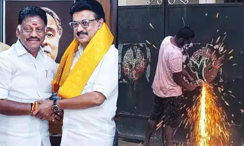 கட்சி மாறியதும் காட்சிகள் மாறியது- அ.தி.மு.க. சுவடே இல்லாமல் போன ஓ.பி.எஸ். வீடு