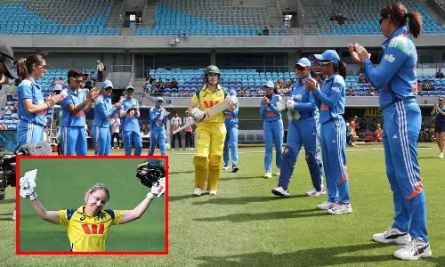 தனது கடைசி ஒருநாள் போட்டியில் 158 ரன்கள் குவித்த அலிசா ஹீலி... Guard of Honour கொடுத்த இந்தியா