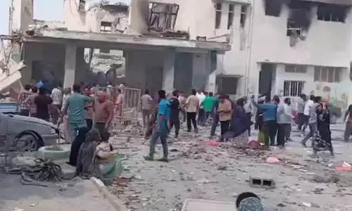 ஈரான் பள்ளி மீது தாக்குதல்: பலி எண்ணிக்கை 165 ஆக உயர்வு