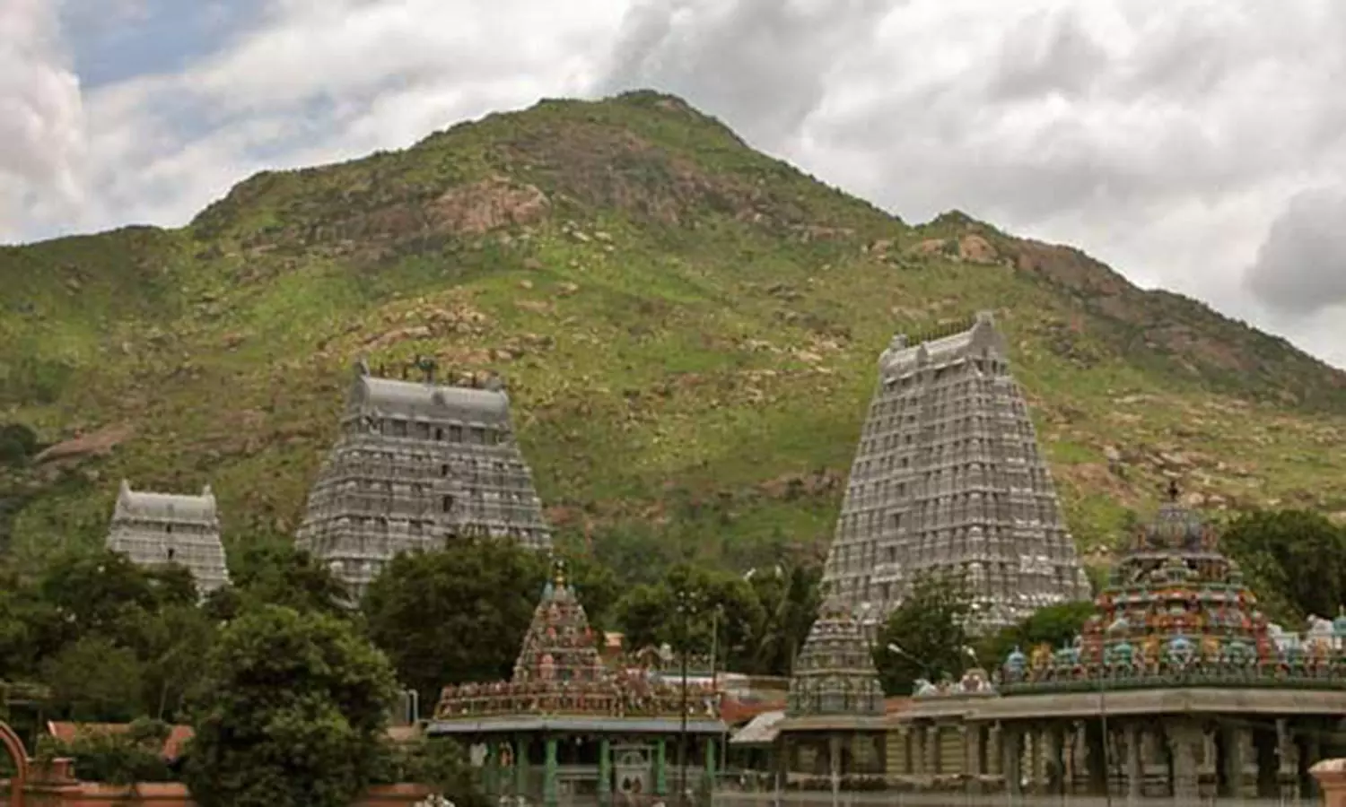 சந்திர கிரகணத்தின்போது திருவண்ணாமலை கோவிலில் கிரிவலம் செல்லலாமா?