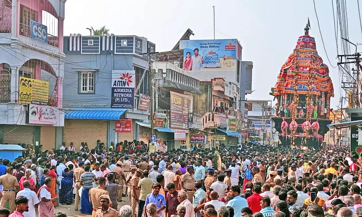 திருச்செந்தூர் சுப்பிரமணிய சுவாமி கோவிலில் மாசித்திருவிழா தேரோட்டம் கோலாகலம்