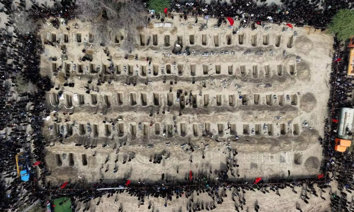 இதுதான் அமெரிக்கா கூறிய மீட்பு - 165 குழந்தைகளை புதைக்க தோன்றிய குழிகளின் படத்தை பகிர்ந்த ஈரான் இதுதான் அமெரிக்கா கூறிய மீட்பு - 165 குழந்தைகளை புதைக்க தோன்றிய குழிகளின் படத்தை பகிர்ந்த ஈரான்