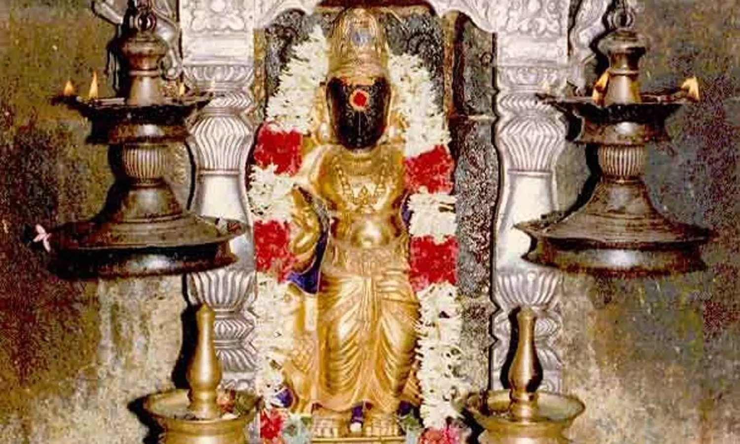 திருநள்ளாறு-சனீஸ்வரர்-கோவிலில்-நாளை-மறுநாள்-சனிப்பெயர்ச்சி-விழா