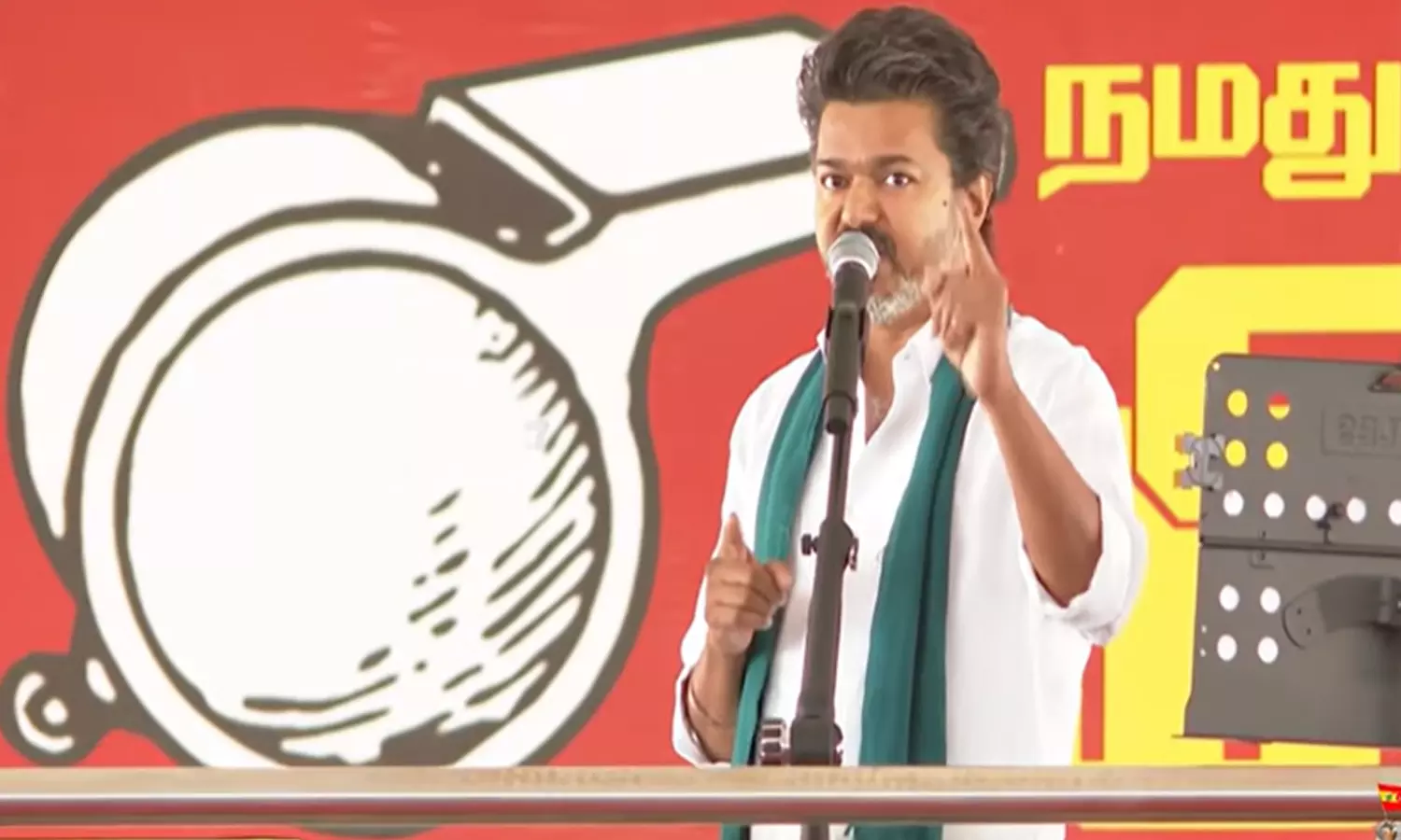 தமிழ்நாட்டு மக்களின் உண்மையான பிரதிநிதி நான் தான்- த.வெ.க தலைவர் விஜய் தமிழ்நாட்டு மக்களின் உண்மையான பிரதிநிதி நான் தான்- த.வெ.க தலைவர் விஜய்