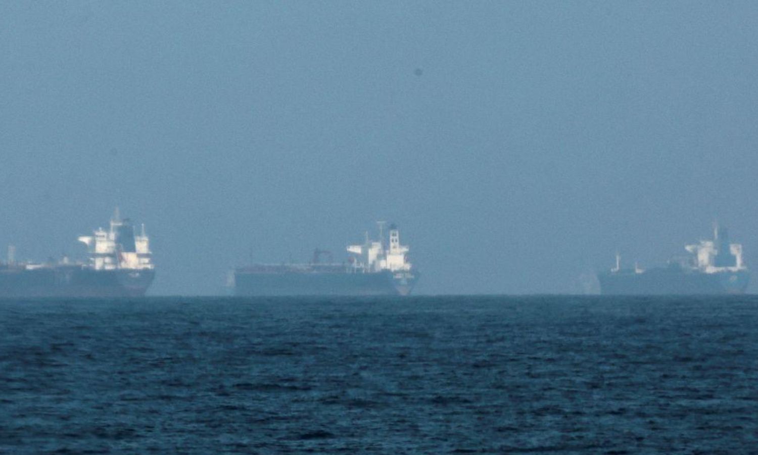 ஹார்முஸ் ஜலசந்தியை மூடிய ஈரான்.. 37 இந்திய கப்பல்கள்,  1,109 மாலுமிகள் சிக்கித் தவிப்பு