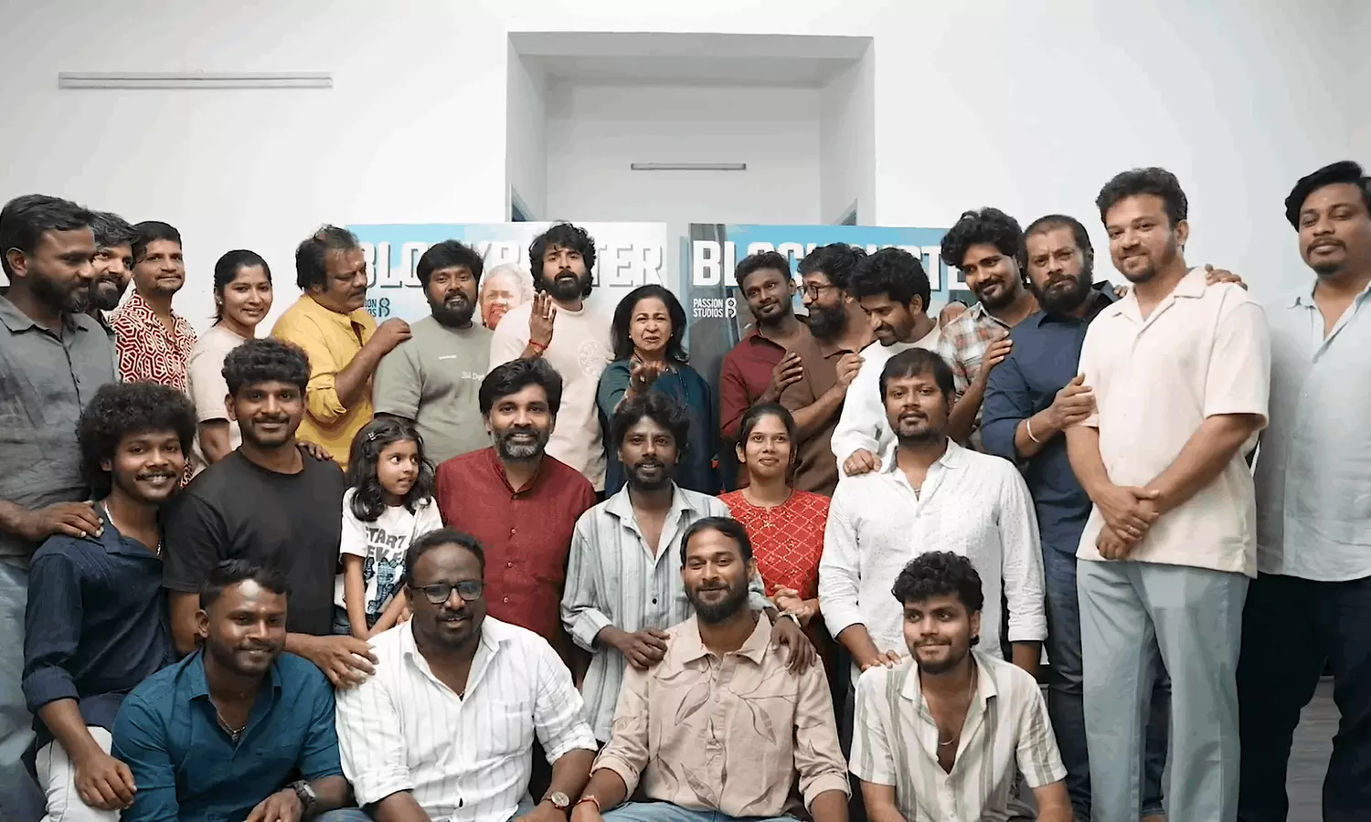 வருத்தப்படாத வாலிபர் சங்கம் பாணியில் வெற்றிக் கொண்டாட்டம்... வீடியோ வெளியிட்ட தாய் கிழவி படக்குழு..!