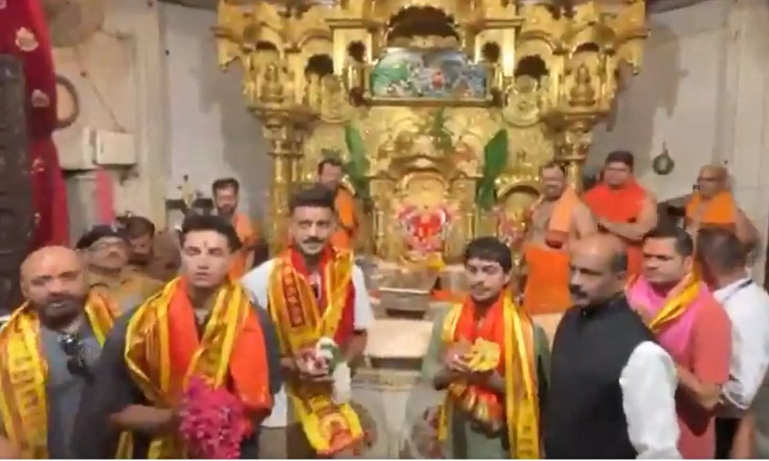 அரையிறுதியில்-நன்றாக-விளையாடனும்:-விநாயகர்-கோவிலில்-சாமி-தரிசனம்-செய்த-அபிஷேக்,-இஷான்,-அக்சர்-#T20-World-Cup-Semi-final