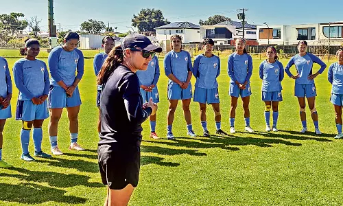 பெண்கள் ஆசிய கோப்பை கால்பந்து: இந்தியா-வியட்நாம் அணிகள் இன்று மோதல்