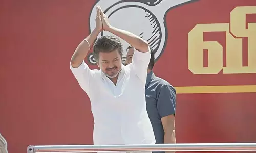 அலைகடலென குவிந்த தொண்டர்கள்... விஜய் சொல்லப்போகும் குட்டி ஸ்டோரி என்ன?