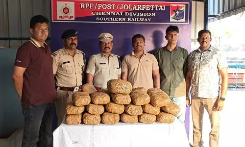 ஜோலார்பேட்டை அருகே ரெயிலில் கடத்திய 36 கிலோ கஞ்சா பறிமுதல்