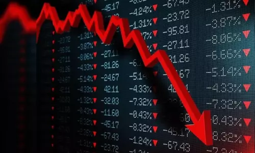 பங்குச்சந்தையில் ரத்தக்களரி.. ரூ.9.7 லட்சம் கோடி இழப்பு - ரூபாய் மதிப்பு வரலாறு காணாத வீழ்ச்சி!