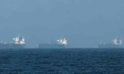 ஹார்முஸ் ஜலசந்தியை மூடிய ஈரான்.. 37 இந்திய கப்பல்கள்,  1,109 மாலுமிகள் சிக்கித் தவிப்பு