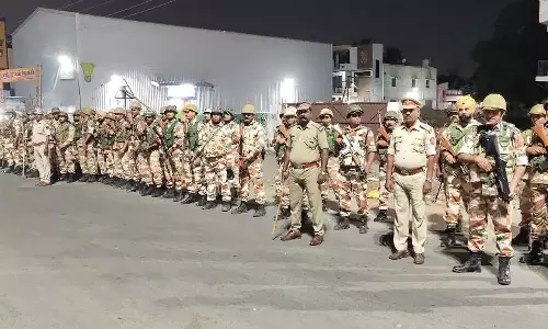 சட்டசபை தேர்தல் பாதுகாப்பு பணி - புதுச்சேரியில் துணை ராணுவப்படையினர் அணிவகுப்பு