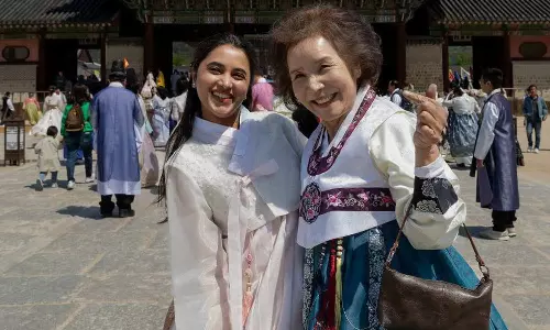 ஜஸ்ட் ஃபாலோ யுவர் ஹார்ட்... MADE IN KOREA டிரெய்லர் வெளியானது!