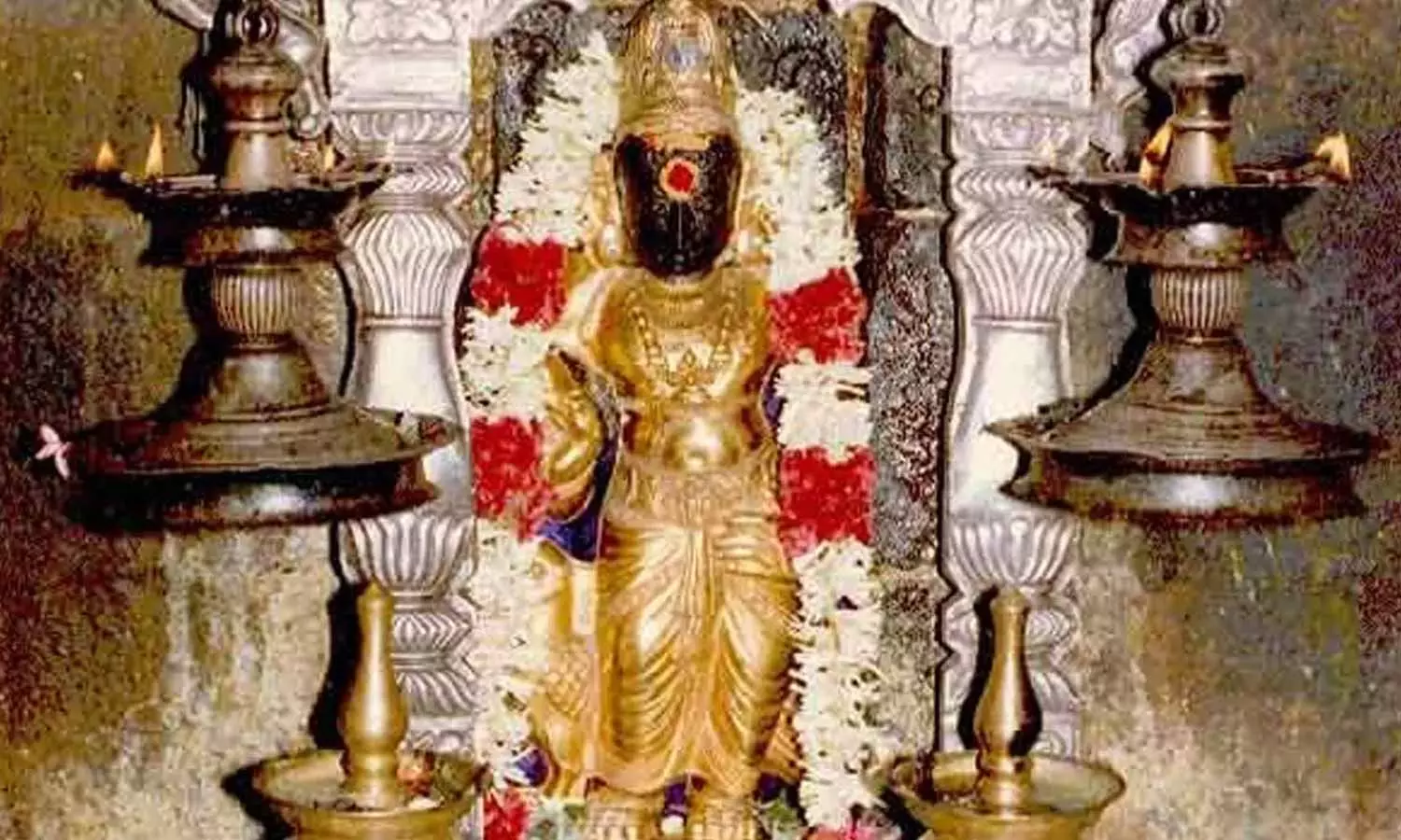 திருநள்ளாறு-கோவிலில்-நாளை-சனிப்பெயர்ச்சி-விழா--பக்தர்கள்-குவிய-தொடங்கினர்
