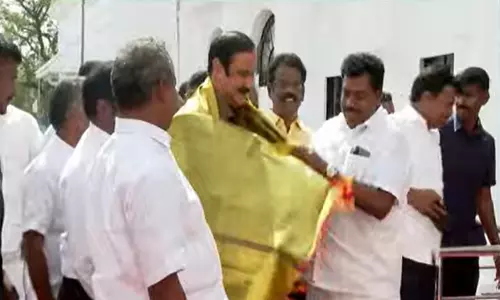 #RajyasabhaElection : வேட்பு மனுவை தாக்கல் செய்தார் அன்புமணி