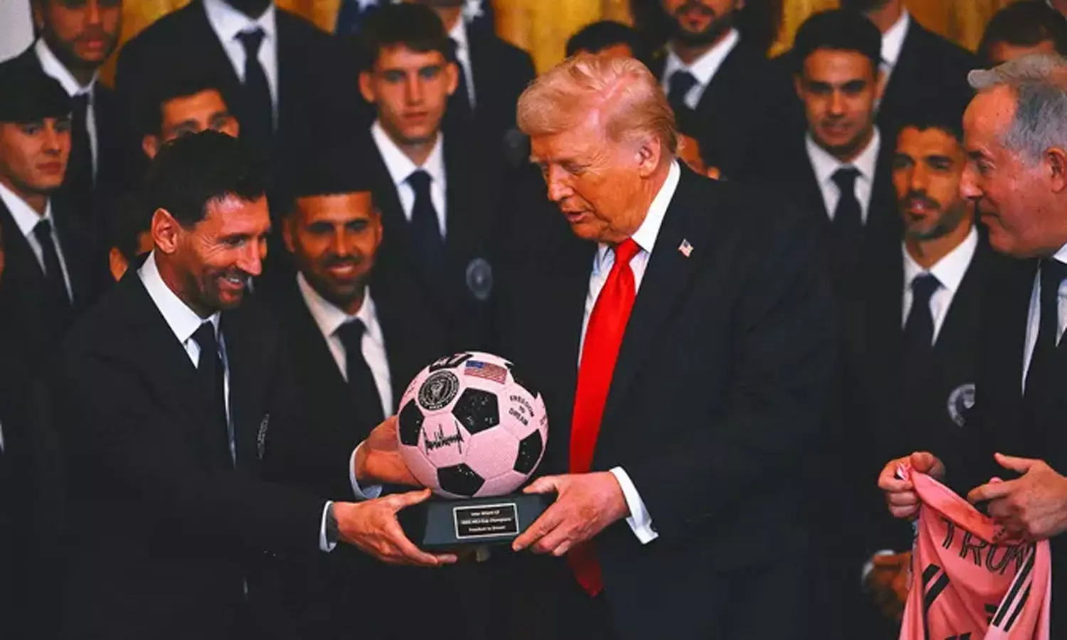 பீலேவா,-மெஸ்சியா-யார்-சிறந்தவர்?:-டிரம்ப்-விளக்கம்