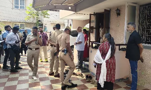 கோவையில் மூதாட்டியை கொன்று நகைகள் கொள்ளை - வேலைக்கார பெண் தலைமறைவு