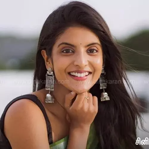 நிவேதிதா சதீஷ்