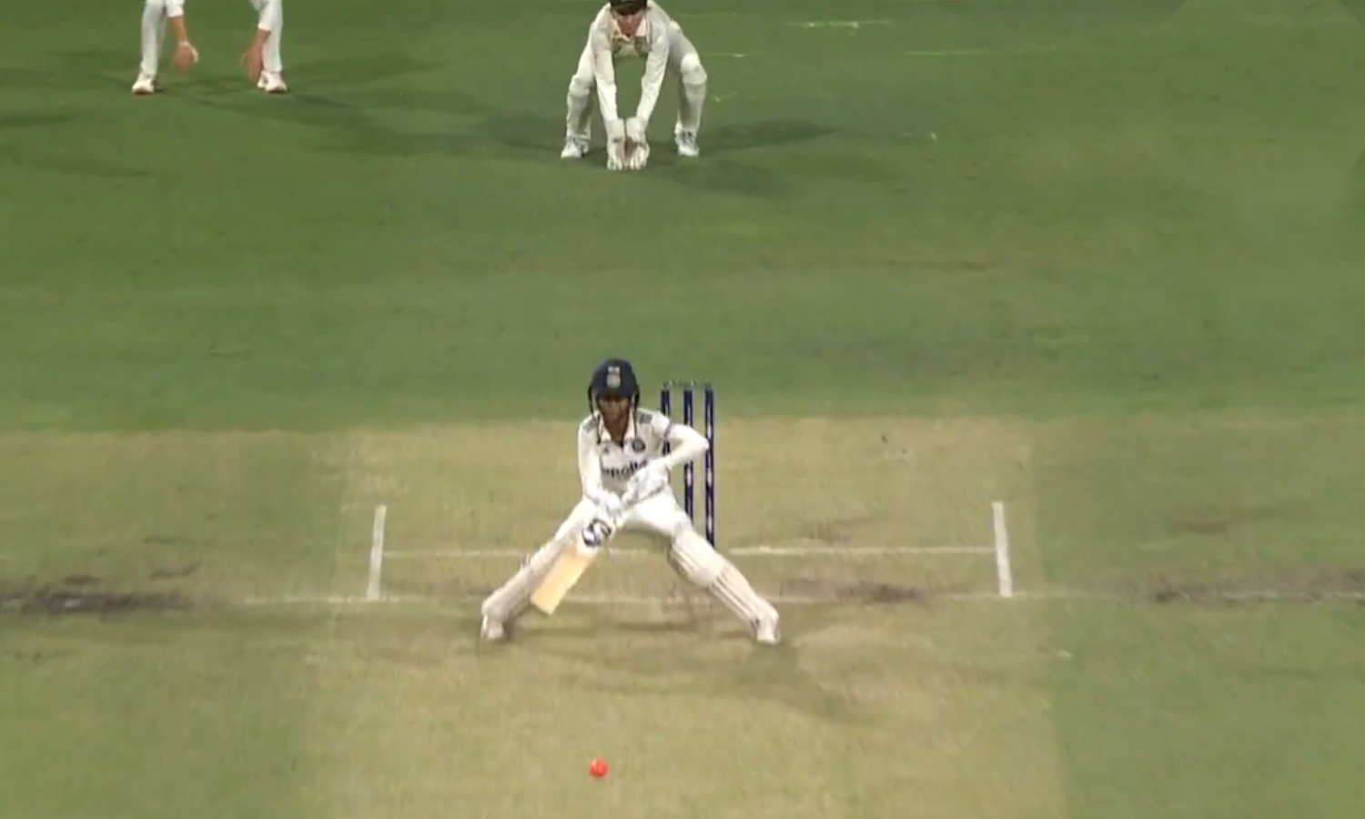 #AUSWvsINDW ஆஸ்திரேலியா அசத்தல் பந்து வீச்சு: 2-ம் நாள் முடிவில் 6 விக்கெட்டுகளை இழந்த இந்திய மகளிர் அணி