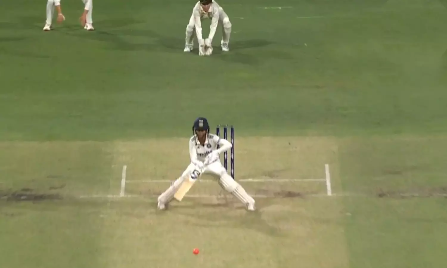 #AUSWvsINDW ஆஸ்திரேலியா அசத்தல் பந்து வீச்சு: 2-ம் நாள் முடிவில் 6 விக்கெட்டுகளை இழந்த இந்திய மகளிர் அணி