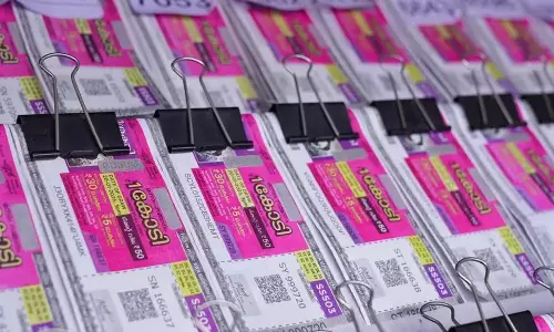 #KeralaLottery லாட்டரி சீட்டு... ரூ.20 கோடி பரிசு தொகைக்கு வழக்கு போட்ட 2 பேர் - கேரள ஐகோர்ட் பரபரப்பு தீர்ப்பு