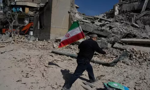 Earthquake: ஈரானில் மீண்டும் நிலநடுக்கம்.. Hormuz ஜலசந்தி அருகே அதிர்வு