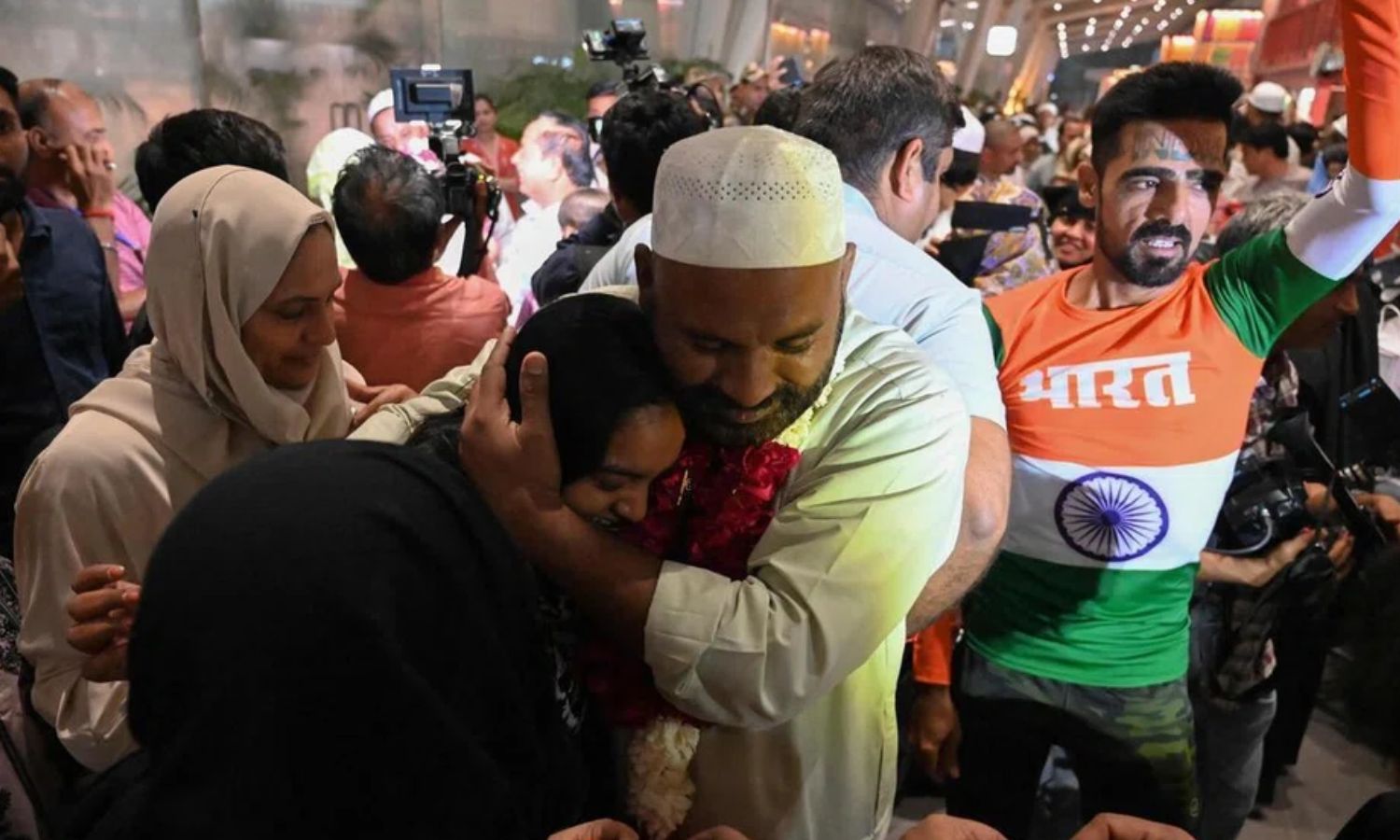 மத்திய கிழக்கில் இருந்து பத்திரமாக நாடு திரும்பிய 52,000 இந்தியர்கள் - மத்திய அரசு | Middle east crisis