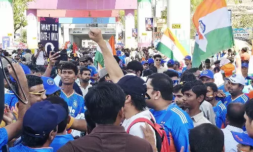 ஆரம்பம்..! ஆரம்பம்..! டி20 உலகக் கோப்பை இறுதிப் போட்டியை காண மோடி ஸ்டேடியத்தில் குவிந்த ரசிகர்கள்