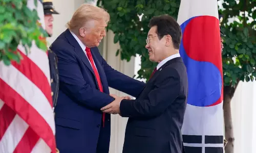 டிரம்ப் மிரட்டலுக்கு பணிந்தது தென்கொரியா- அமெரிக்காவில் ரூ.29 லட்சம் கோடி முதலீடு செய்ய முடிவு