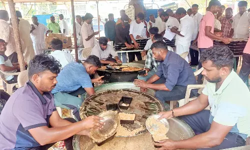 #DMK திருச்சியில் தி.மு.க மாநில மாநாடு: தஞ்சாவூரில் இருந்து கமகம மட்டன் பிரியாணி, சிக்கன் 65 தயார் செய்து வாகனங்களில் அனுப்பி வைப்பு