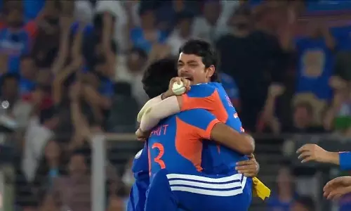 2026 டி20 உலகக் கோப்பைக்கான அணியை வெளியிட்டது ஐசிசி: கேப்டன் யார் தெரியுமா? 2026 டி20 உலகக் கோப்பைக்கான அணியை வெளியிட்டது ஐசிசி: கேப்டன் யார் தெரியுமா?