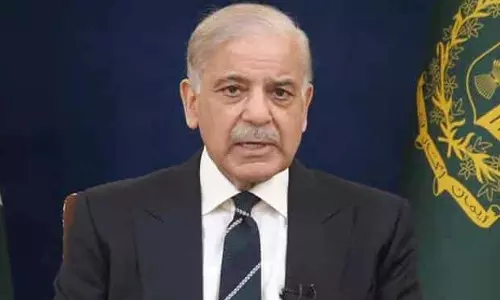#FuelShortage எரிபொருள் நெருக்கடி: WFH, சம்பளம் கட் என கொரோனா Mode க்கு மாறும் பாக். - பிரதமர் அறிவிப்பால் அதிர்ச்சி
