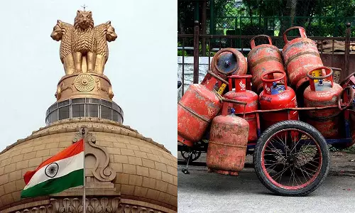 Fuel Shortage | போர் பதற்றம், கச்சா எண்ணெய் தட்டுப்பாடு - எரிபொருட்களுக்கு எஸ்மா சட்டம் அமலுக்கு வந்தது!