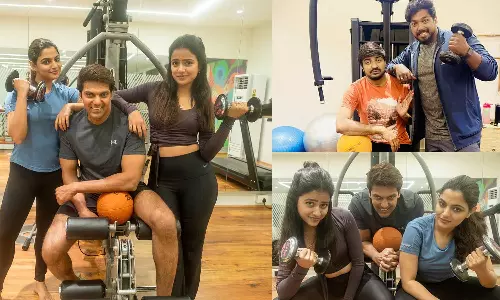 Arya 40 | நிகிலா விமல், வைஷ்ணவி சைதன்யாவுடன் இருக்கும் படங்களை பகிர்ந்த ஆர்யா - கிண்டலடித்த சதீஸ்