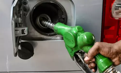 வங்கதேசத்துக்கு 5,000 டன் டீசல் வழங்கிய இந்தியா