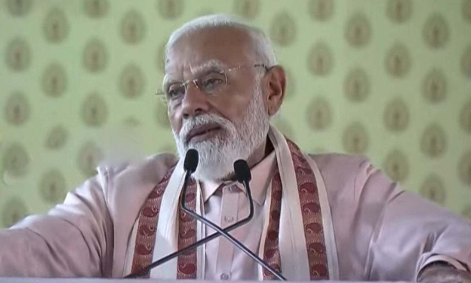'தமிழ்நாட்டின் மேம்பாட்டுக்காக அல்லும் பகலும் அயராது பாடுபடுகிறோம்' - பிரதமர் மோடி