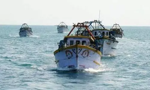 TN Fishermen | எல்லைதாண்டி மீன்பிடித்ததாக தமிழக மீனவர்கள் 2 பேர் கைது - இலங்கை கடற்படை அட்டூழியம்