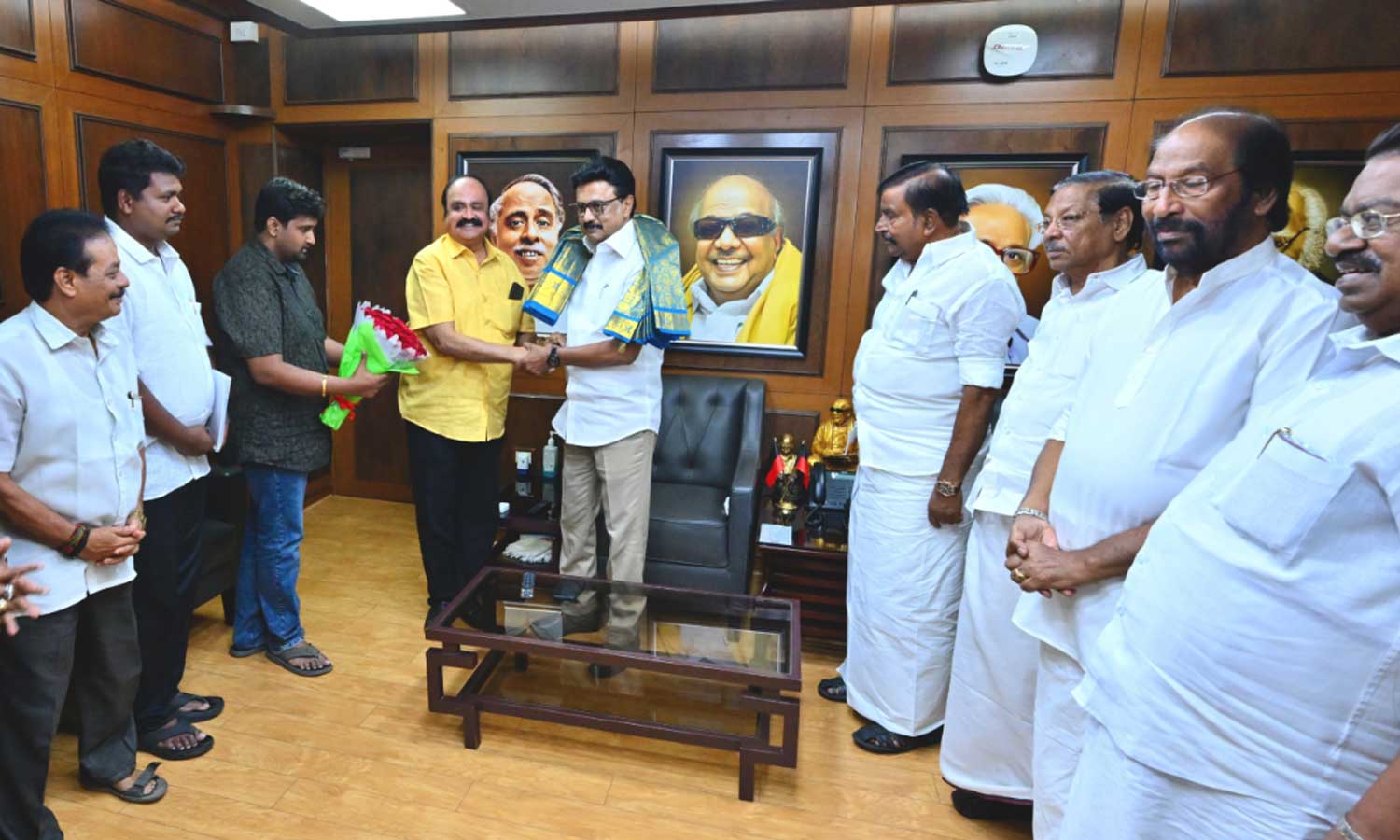 தி.மு.க. கூட்டணிக்கு புரட்சி அ.தி.மு.க. ஆதரவு: புகழேந்தி அறிவிப்பு